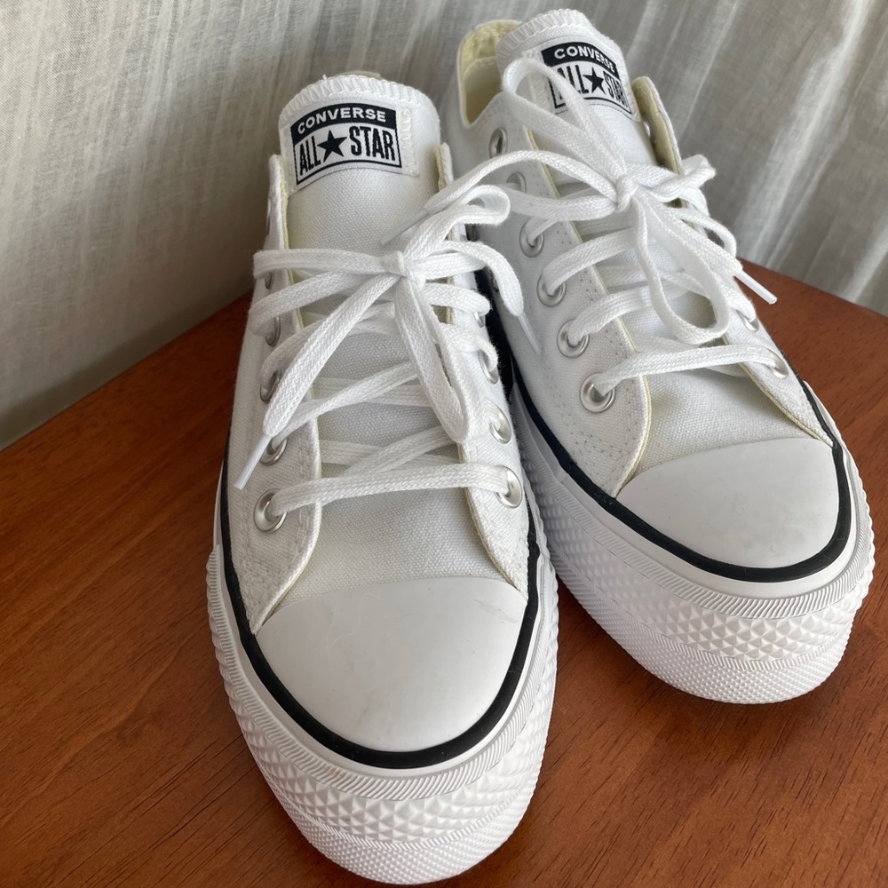 White platform converse women’s size 6